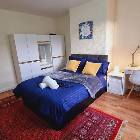 Hotel Bright Sunny, Double Bed With Garden, Tv And Wi-Fi Leeds  Exterior foto